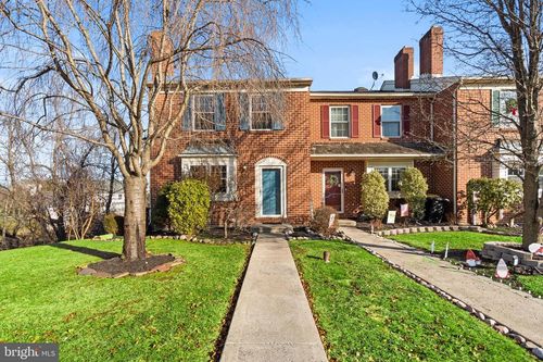 1501 Village Green Dr, GILBERTSVILLE, PA, 19525-9562 | Card Image