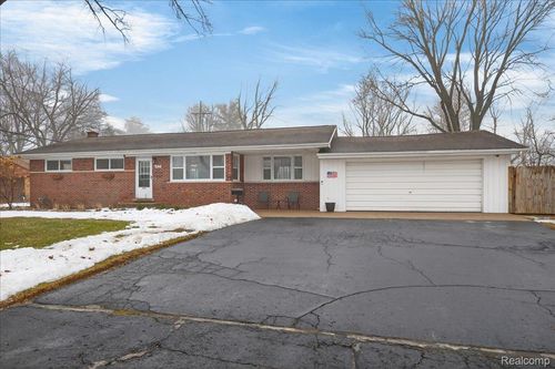 6521 Northview Dr, Clarkston, MI, 48346-1529 | Card Image