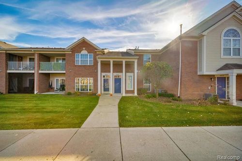 28208 S Pointe Ln, New Baltimore, MI, 48051-2347 | Card Image