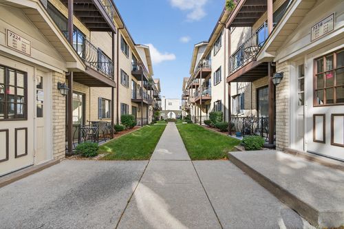 apt-111-7218 Wrightwood Ave, Elmwood Park, IL, 60707-1657 | Card Image