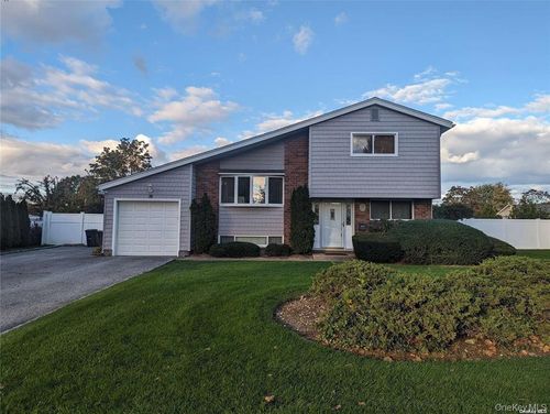 19 Comanche Ln, Commack, NY, 11725-4605 | Card Image