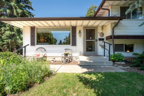 111 Lynnbrook Bay Se, Calgary, AB, T2C1S7 | Card Image