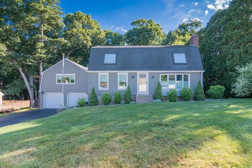 7 Stuart Pl, Westfield, MA, 01085-4633 | Card Image