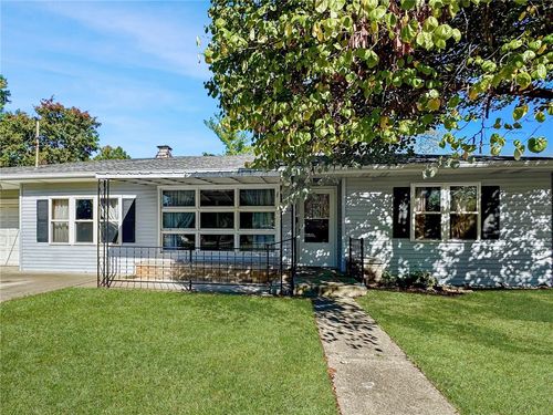 2016 Douglas Ave, Mattoon, IL, 61938-2881 | Card Image