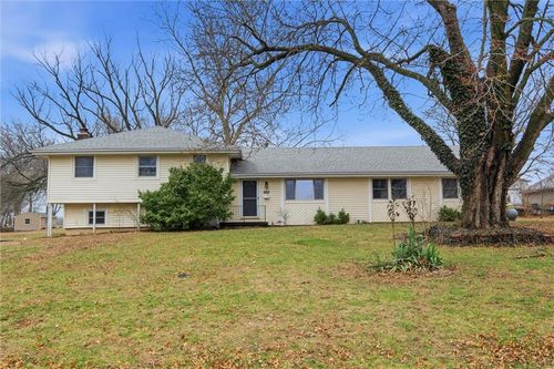 15794 151st St, Bonner Springs, KS, 66012-7218 | Card Image