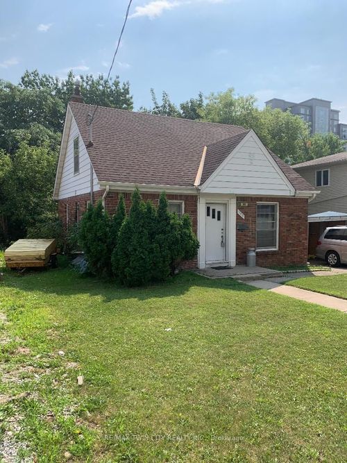 342 King St N, Waterloo, ON, N2J2Z2 | Card Image