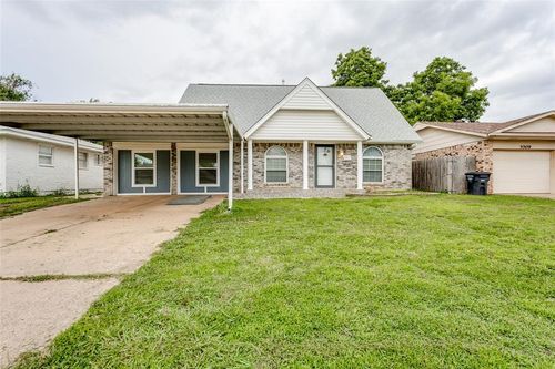 1013 Nw 6th St, Moore, OK, 73160-2140 | Card Image