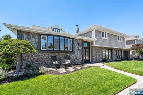 535 Willow Ave, Lyndhurst, NJ, 07071-2618 | Card Image