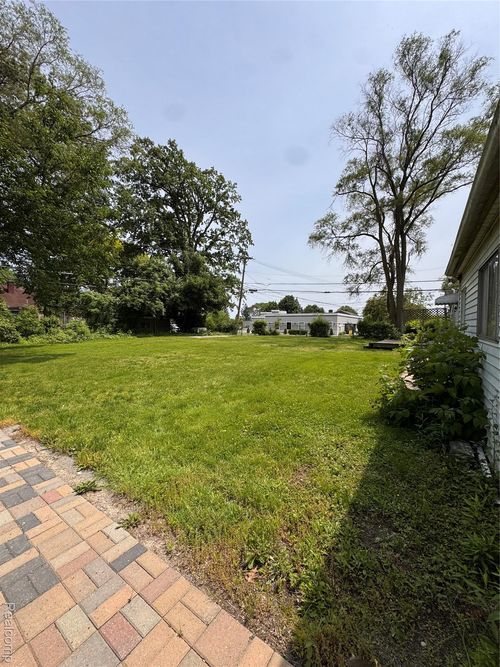 1706 Arcola St, Garden City, MI, 48135-3001 | Card Image