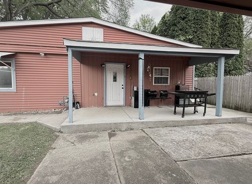 42 Rushmore Rd, Fox Lake, IL, 60020-1640 | Card Image
