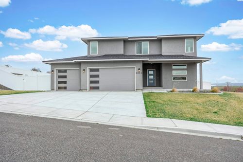 3850 Orchard St, West Richland, WA, 99353-5189 | Card Image