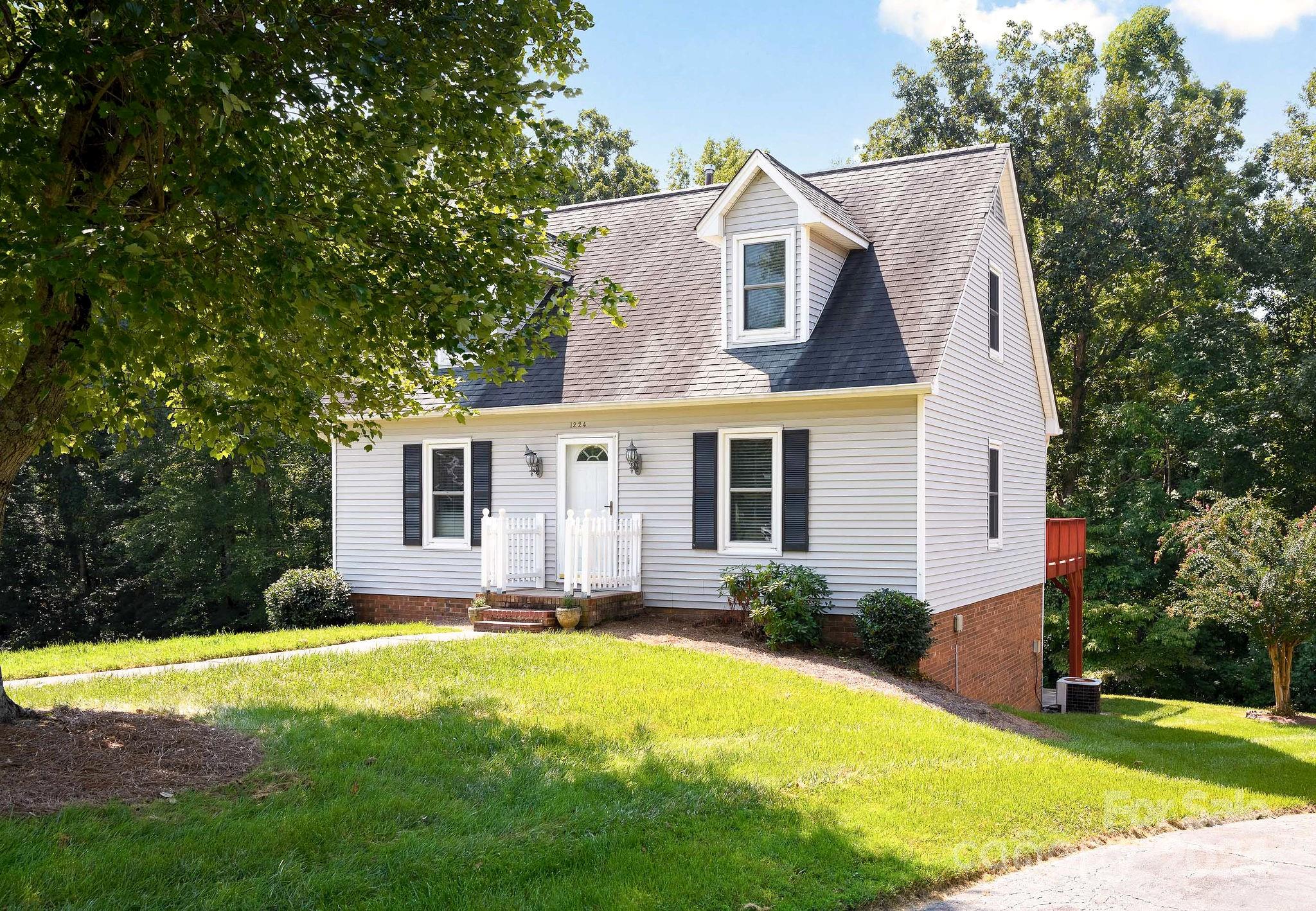Bucklebury Ct, Winston Salem, NC 27103