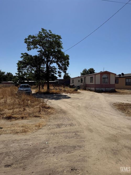 9200 Shannon Drive, Bakersfield, CA, 93307 | Card Image