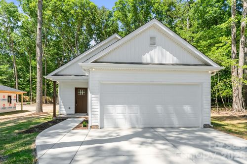 2123 Woodhurst Ln, Albemarle, NC, 28001-8183 | Card Image
