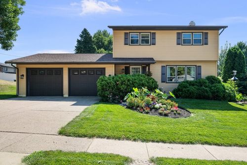 2809 Sycamore Ter, Bettendorf, IA, 52722-3053 | Card Image