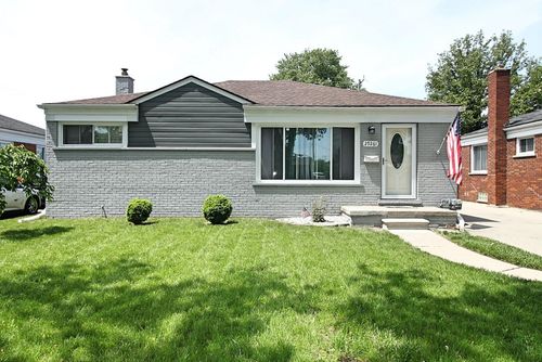 29261 Grant St, Saint Clair Shores, MI, 48081-3214 | Card Image