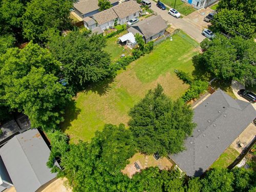 216 W Jerden Ln, Dallas, TX, 75208-6705 | Card Image