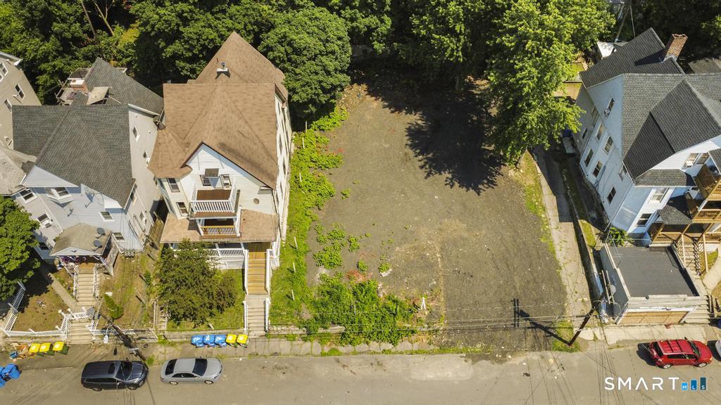 Land in Waterbury
