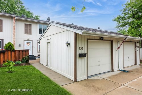 253 Edgewater Dr, Bloomingdale, IL, 60108-1944 | Card Image