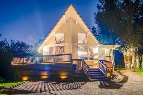 1733 Piiholo Rd, Makawao, HI, 96768-7241 | Card Image