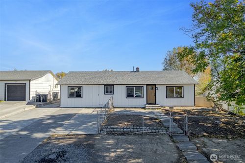 415 N Earl Rd, Moses Lake, WA, 98837-1622 | Card Image