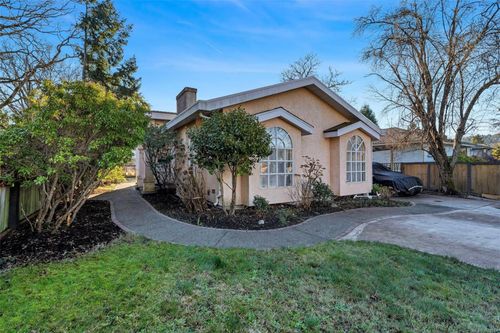 4354 Columbia Dr, Saanich, BC, V8N3J2 | Card Image