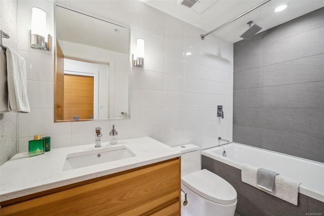 601 - 989 Johnson St, Condo with 2 bedrooms, 2 bathrooms and 1 parking in Victoria BC | Image 20