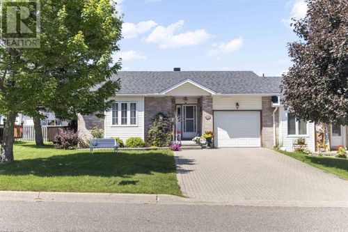 22 Village Crt, Sault Ste Marie, ON, P6B6J8 | Card Image