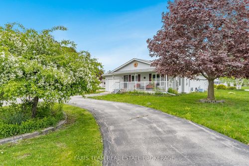 2 St James Pl, Wasaga Beach, ON, L9Z3A8 | Card Image