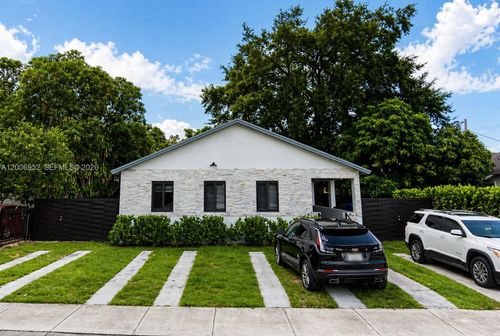a-423 Nw 32nd Pl, Miami, FL, 33125-4121 | Card Image
