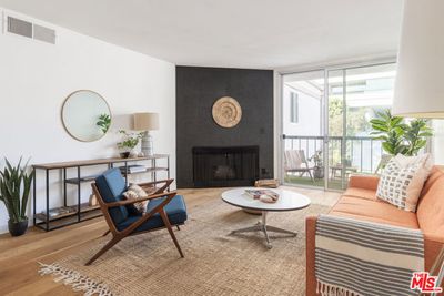 307 - Holloway Drive, Condo with 1 bedrooms, 1 bathrooms and 2 parking in West Hollywood CA | Image 2