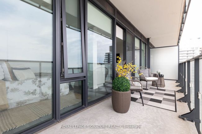 2805 - 185 Roehampton Ave, Condo with 2 bedrooms, 1 bathrooms and null parking in Toronto ON | Image 19