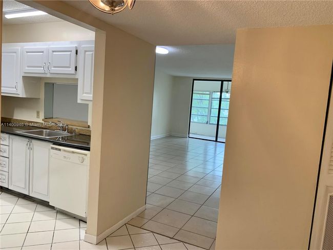 APT-311M - 2840 Somerset Dr, Condo with 1 bedrooms, 2 bathrooms and null parking in Lauderdale Lakes FL | Image 4