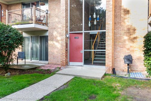 1233 Island Dr, Ann Arbor, MI, 48105-2086 | Card Image