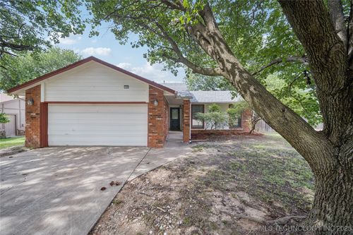 1504 Honolulu St, Broken Arrow, OK, 74012-6828 | Card Image