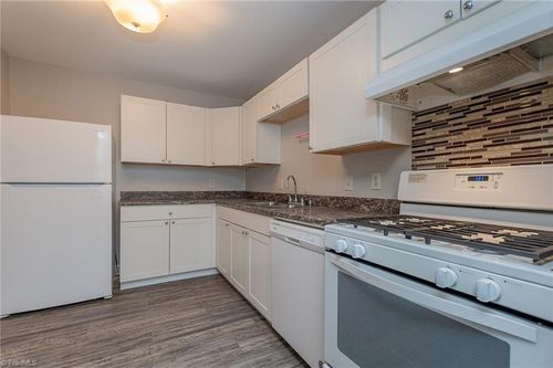 2821 Bleeker Sq, Winston-Salem, NC, 27106-5353 | Card Image