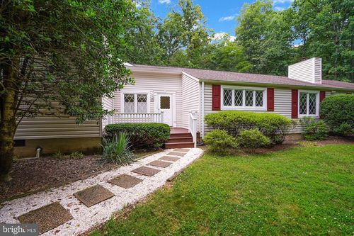 6067 Pilgrims Rest Rd, BROAD RUN, VA, 20137-2317 | Card Image