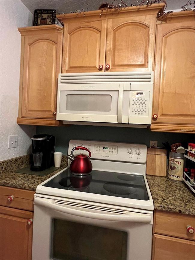 8879 Sw 104 Th Ln, House other with 2 bedrooms, 2 bathrooms and null parking in OCALA FL | Image 5