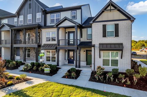 610 Granbury Pvt Dr, Hendersonville, TN, 37075-2780 | Card Image