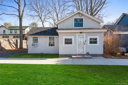 136 Pine St, Wurtsboro, NY, 12790-8207 | Card Image