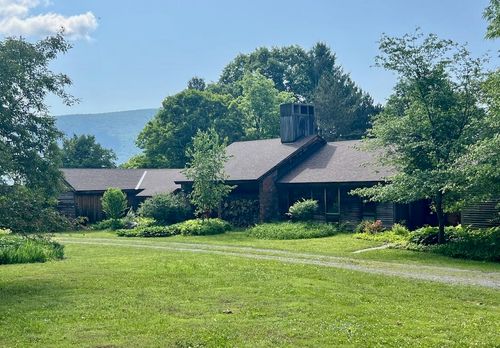 92 Coventry Ln, Manchestr Ctr, VT, 05255-6411 | Card Image