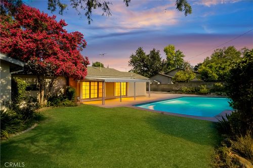8051 Bobbyboyar Ave, West Hills, CA, 91304-3545 | Card Image
