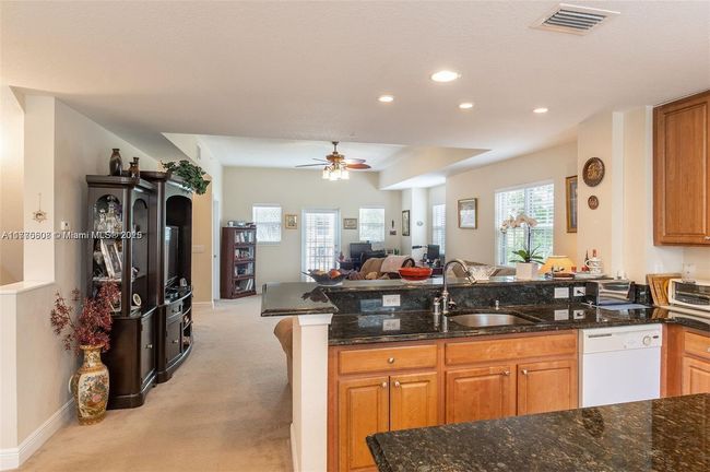 611 - 611 Sw 1 St Ter, Townhouse with 3 bedrooms, 4 bathrooms and null parking in Pompano Beach FL | Image 7
