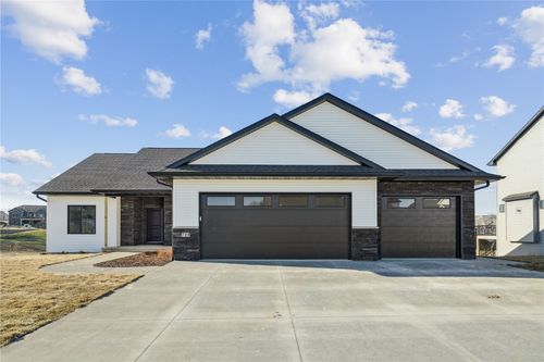 715 Cedar Bend Dr, Solon, IA, 52333-8007 | Card Image