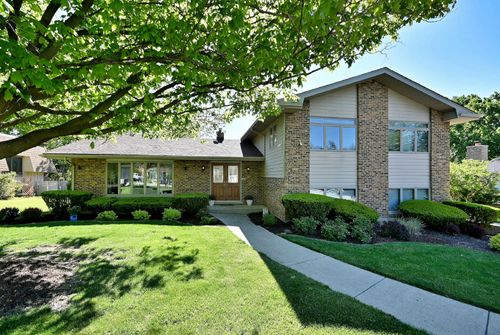 9S631 William Dr, Burr Ridge, IL, 60527-7024 | Card Image