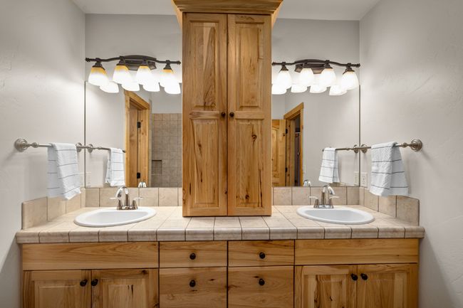 Dual Vanity | Image 35