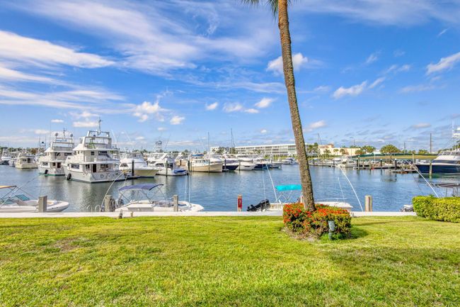 APT-102 - 21 Yacht Club Dr, Condo with 2 bedrooms, 2 bathrooms and null parking in North Palm Beach FL | Image 22