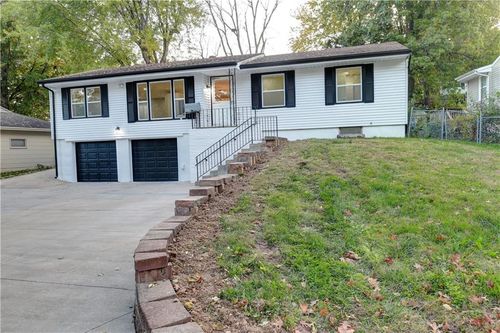 5221 Ne 39th St, Kansas City, MO, 64117-2825 | Card Image