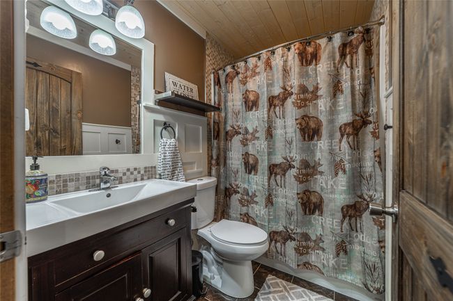 North side lower level bathroom | Image 37