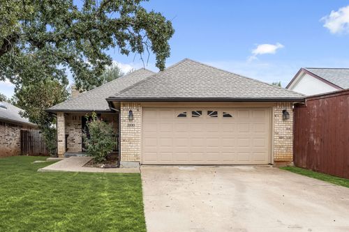 3100 Emerald St, Bedford, TX, 76021-3954 | Card Image